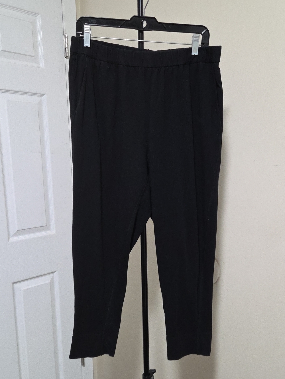 Eileen Fisher Black Cropped Pull-On Straight-Leg Pants